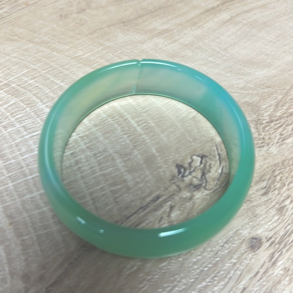 Hand-Carved Natural Jade Bracelet - Picture 1 of 4